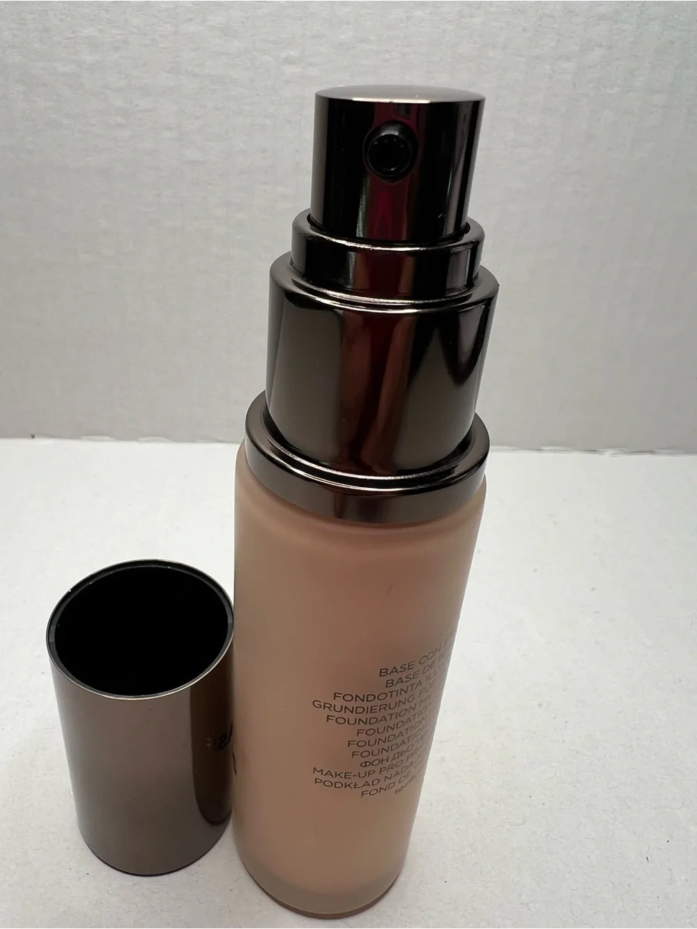 Hourglass Ambient Soft Glow Foundation